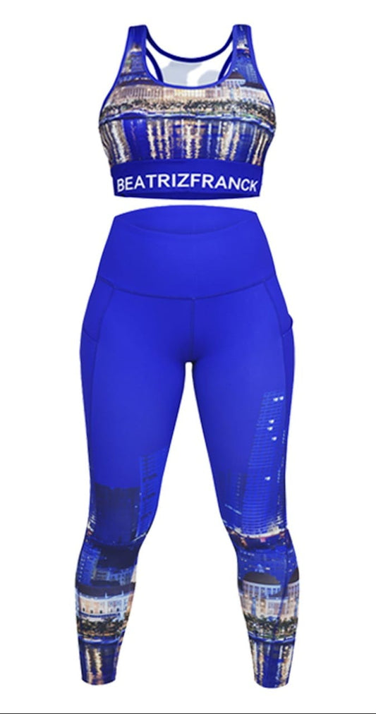 Vêtements de sport bleu royal et imprimé urbain